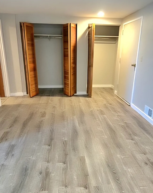 Building Photo - 321 Ella St