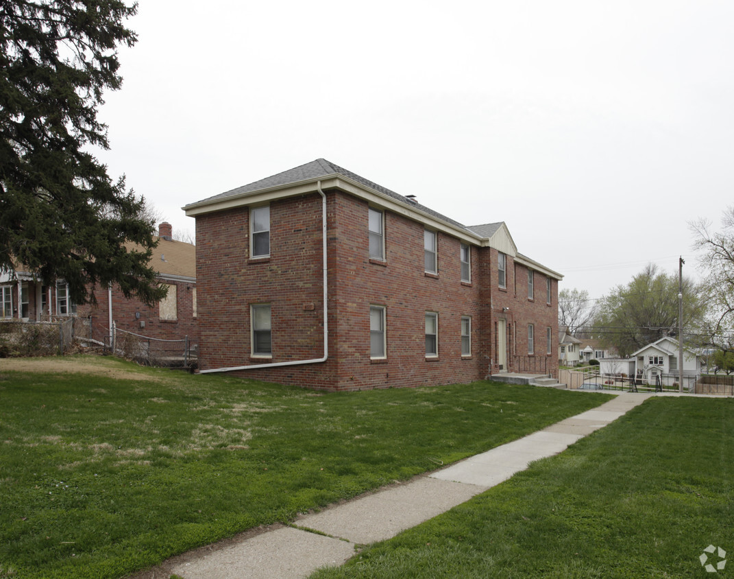 Building Photo - Acorn Apartments