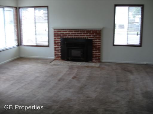 Building Photo - 734 Waverly Dr NE