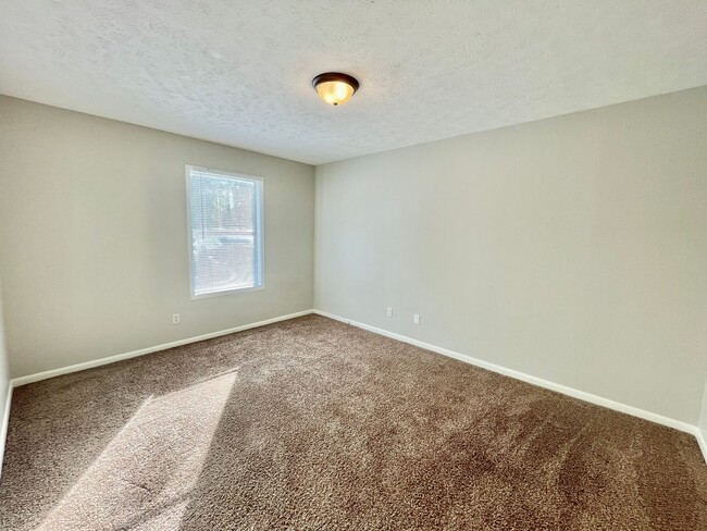 Building Photo - 3 Bedroom, 2 Bathroom Condo in Stewart's C...