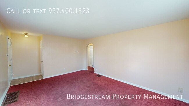 Building Photo - 3 bedroom, 1 bath home with basement and 1...
