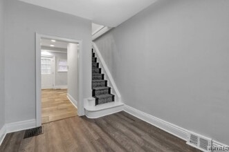 Building Photo - 105 Mariner St