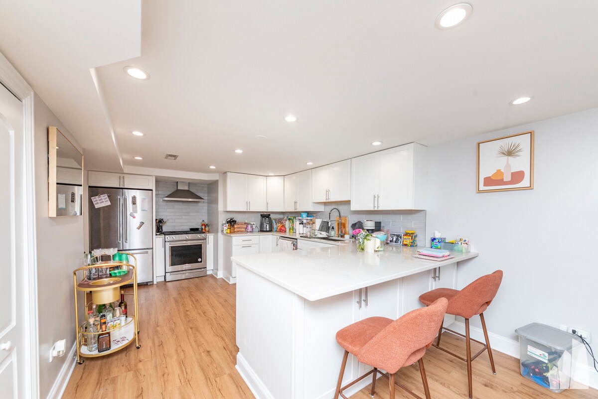 1545 W Addison St, Chicago, IL 60613 Townhome Rentals in Chicago IL