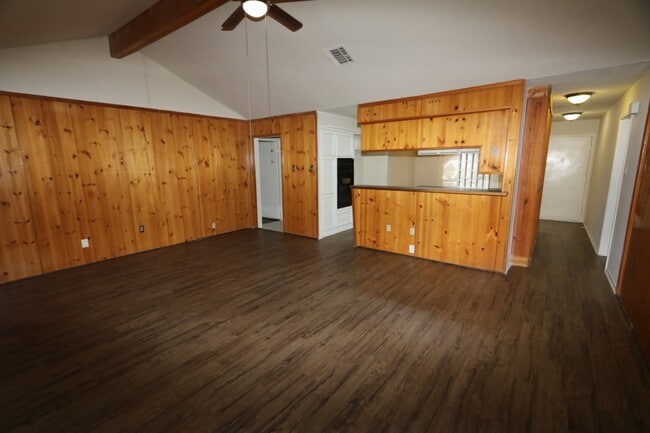 Building Photo - 1607 Chilton Ln