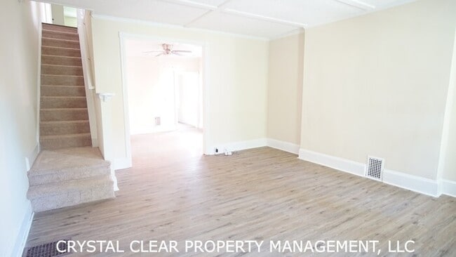 Building Photo - Newly remodeled 3 bed 2 bath on a quite st...