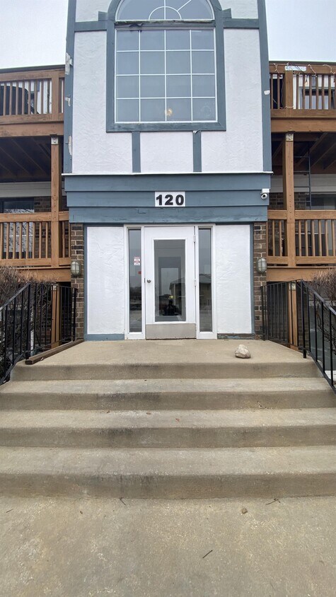 Primary Photo - 120 S La Londe Ave