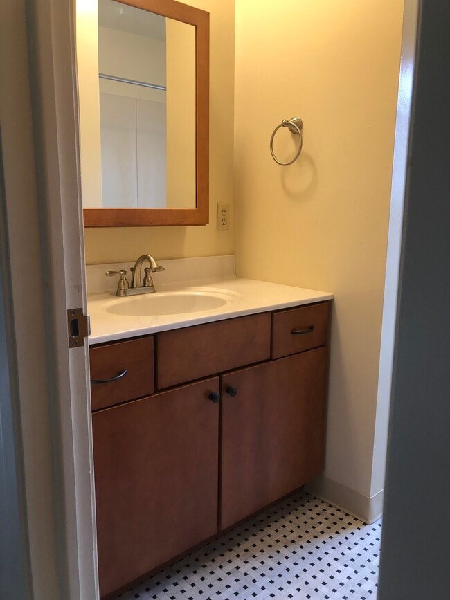 Building Photo - 1110 College Ave