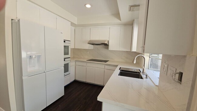 Foto del edificio - Gorgeous Newly Remodeled 4 Bedroom 2 Bath ...