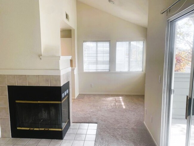 Foto del edificio - Charming 2-Bedroom Condo in Canyon Meadows...