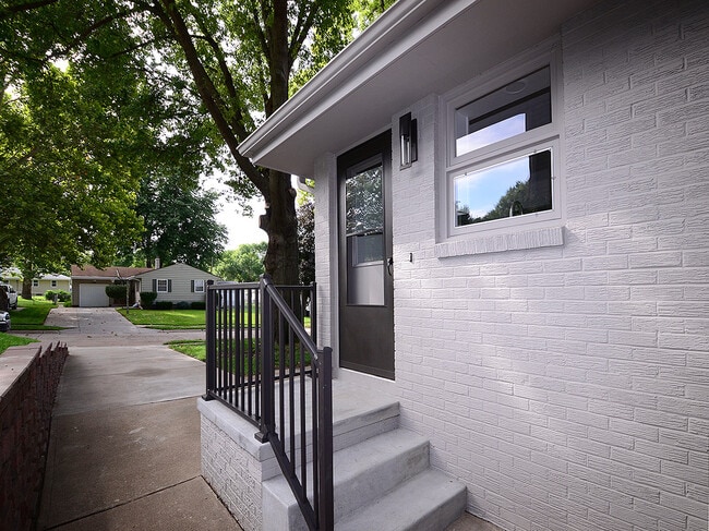 Building Photo - 3334 S 82nd St
