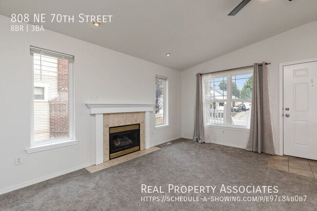 Foto del edificio - 808 NE 70th St