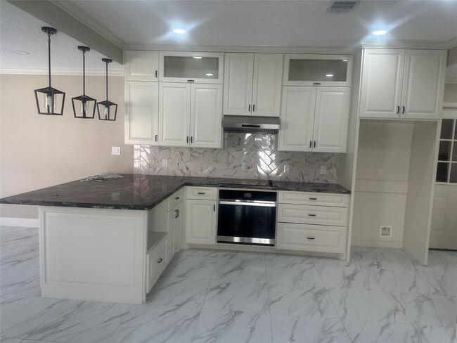 Foto del edificio - 6214 Ogden Forest Dr