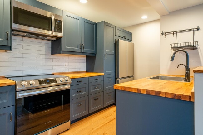 New kitchen - 622 Cedar St
