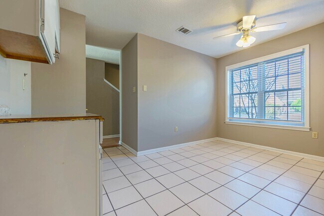Building Photo - AVAILABLE FOR RENT SOON!! 6767 Kirby Lawn ...