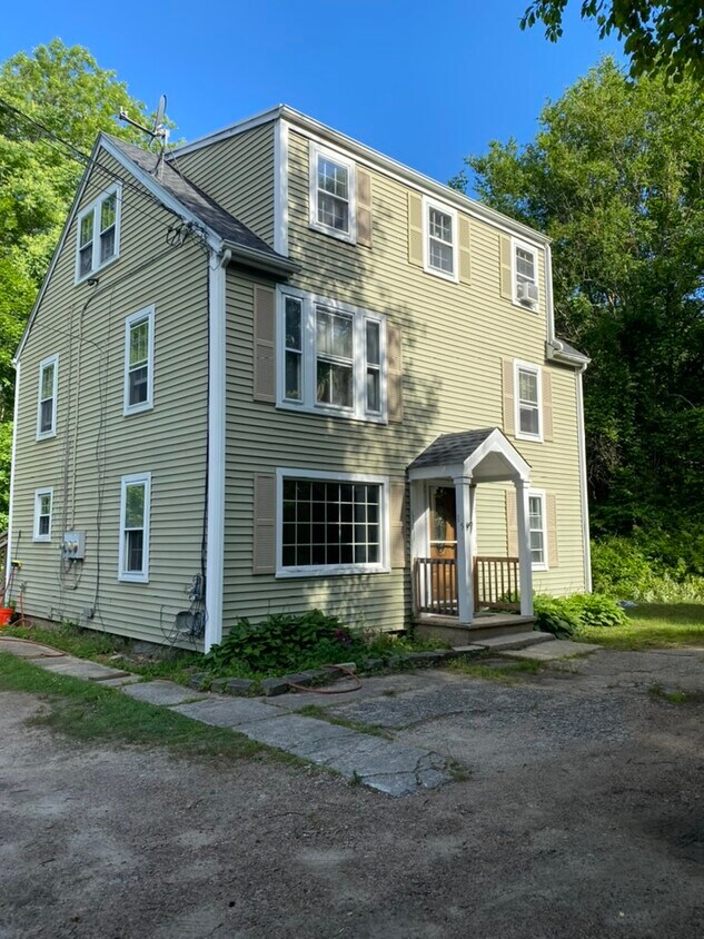 15 Mellow Ct Unit 1, Pawcatuck, CT 06379 15 Mellow Ct Pawcatuck, CT