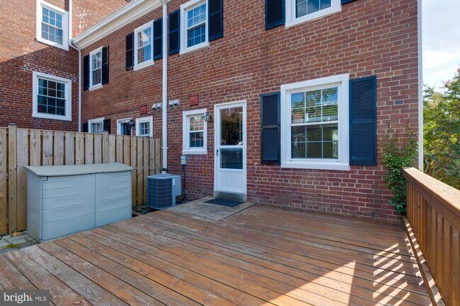 Building Photo - 3234 S Stafford St
