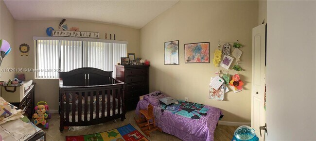 Foto del edificio - 2445 SW 18th Terrace