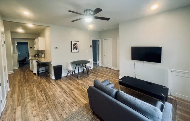 Foto del edificio - 1613 F St NE