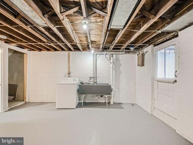Building Photo - 3744 Elmley Ave