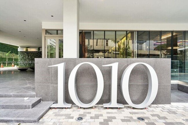 Building Photo - 1010 Brickell Ave
