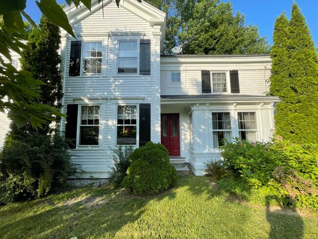Unfurnished house for rent - 92 Pearl St