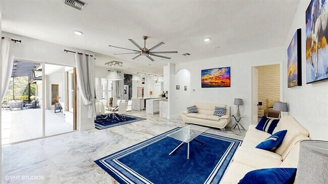 Foto del edificio - 15700 Carrera Ln