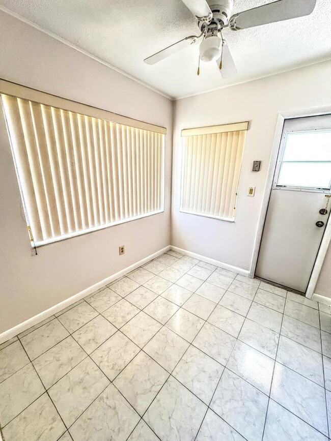 Building Photo - 4937 Tortuga Dr