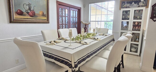 Foto del edificio - 15056 Temple Blvd