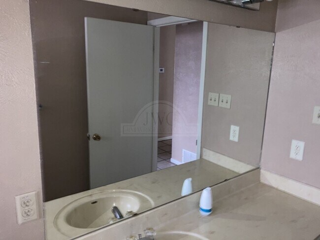 Building Photo - 600 Skyline Ave, Killeen