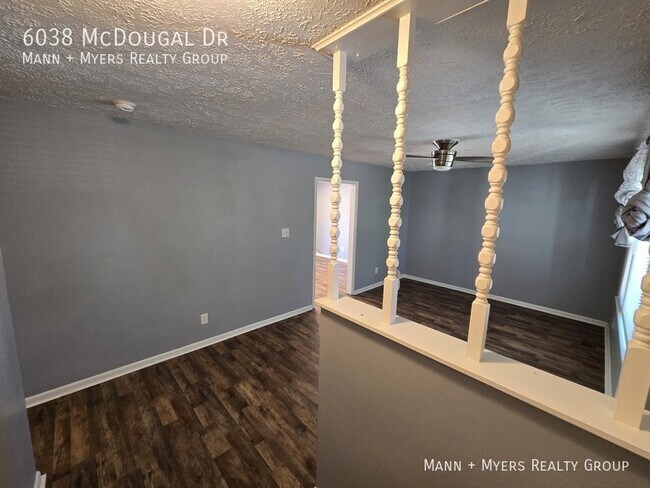 Foto del edificio - 6038 McDougal Dr