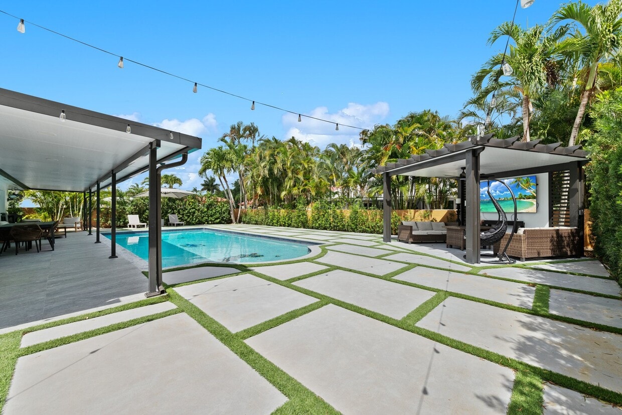 Photo - 16811 NW 83rd Ave (Miami Lakes, FL)