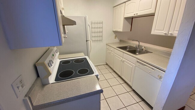 Building Photo - COOL 2/2.5 Timbers Home w/ Deck, Washer/Dr...