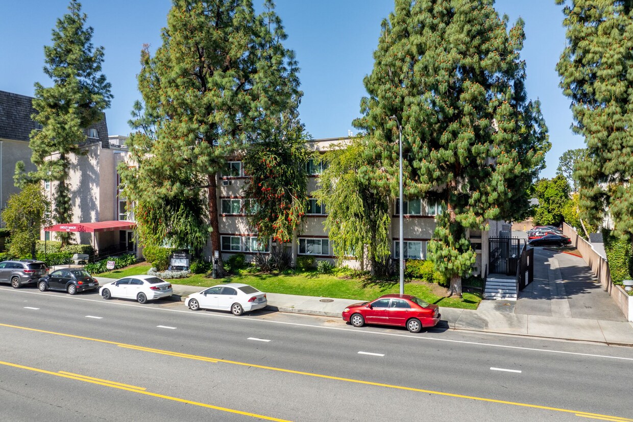 Foto del edificio - 5405 Lindley Avenue