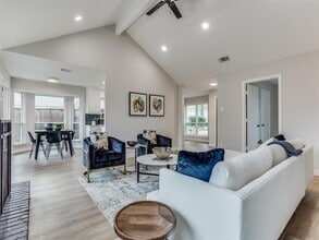 Building Photo - 8106 Meadowlark Ln