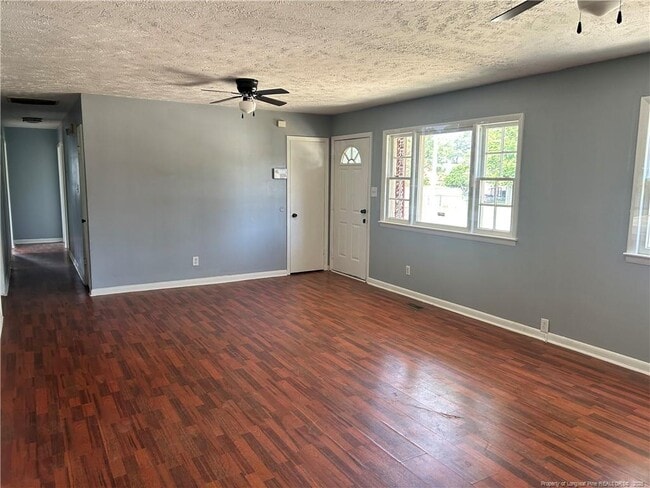 Foto del edificio - 7430 Southgate Rd
