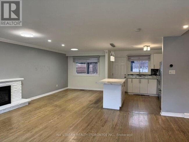 Building Photo - 16 Whitelock Crescent