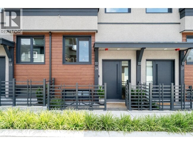 Building Photo - 632 E 3rd St