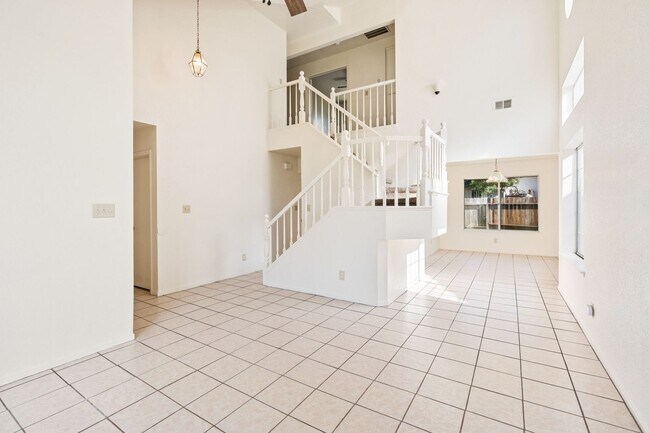 Building Photo - Beautiful 4BR/3BA  home in Clovis Schools District