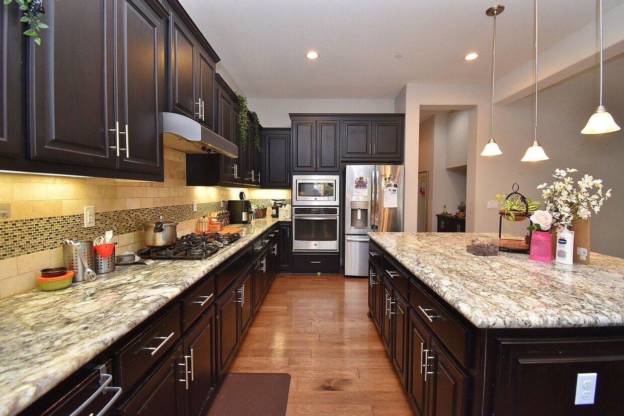 Primary Photo - $5,190 - STUNNING NEW 3 BR MODEL HOME FOR ...