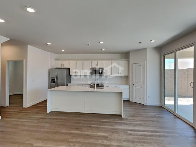 Building Photo - 6137 W Calle Lingo