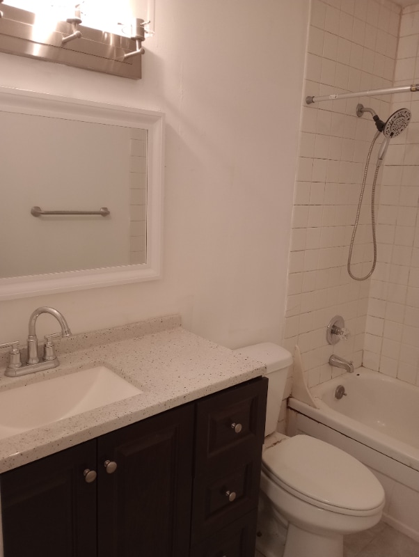 Building Photo - 2890 Carriage Dr