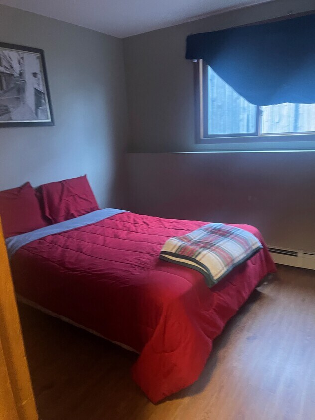 Foto principal - 704 7th St W