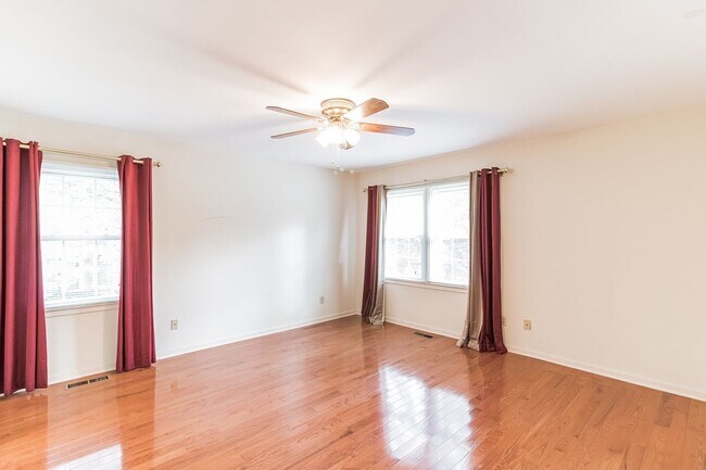 Building Photo - 48 Stonehurst Ct