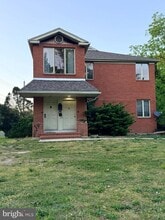 Building Photo - 1134 E Park Ave