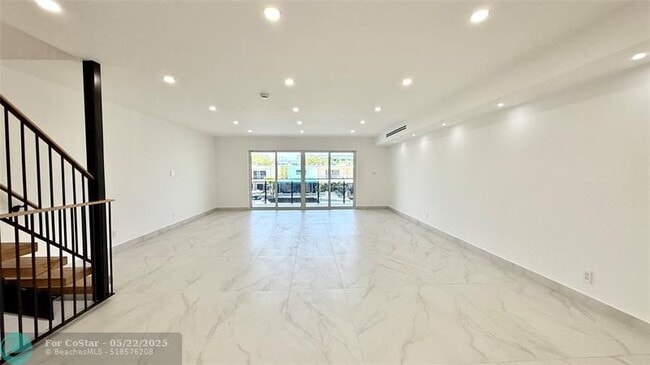 Building Photo - 3826 NE 171 St