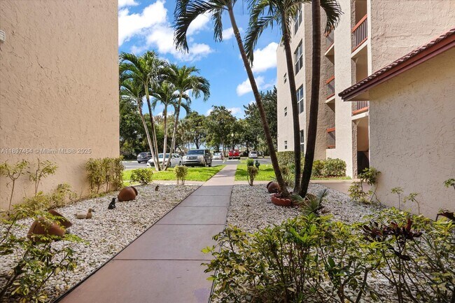 Foto del edificio - 9451 Evergreen Pl