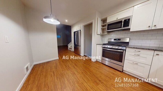 Building Photo - 1347 Elliott Ave - Gorgeous 3Bed/1.5Bath M...