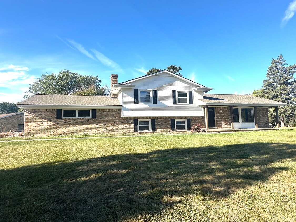 Building Photo - 1573 Wagon Wheel Lane