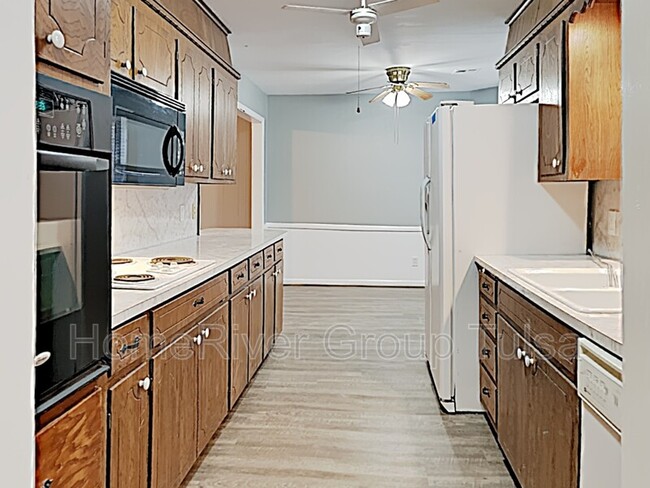 Foto del edificio - 4643 S 86th E Ave