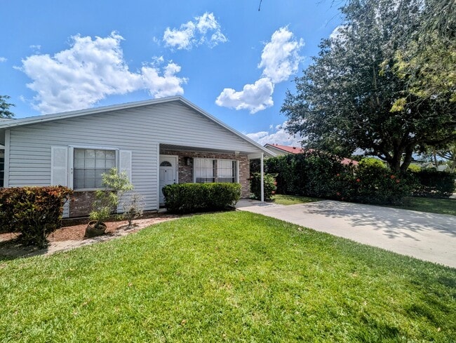 Building Photo - 1352 Riverside Cir